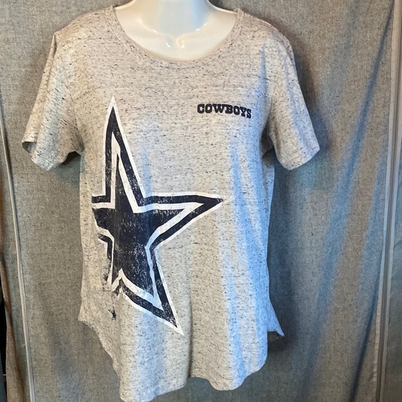 Tops - Dallas Cowboys Tee Size Medium. Free matching earrings with purchase!